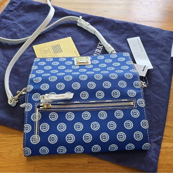 NWT Dooney & Bourke Crossbody Wallet - Picture 10 of 11